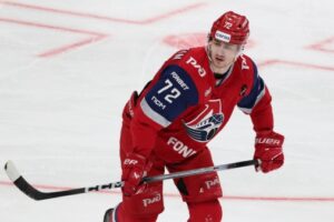 Хоккеисты Березкин и Мисюль продлили контракты с «Локомотивом»
