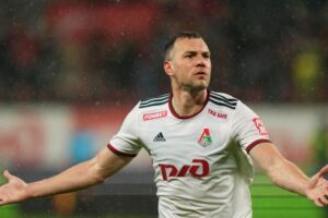 Сафонов считает, что Дзюба по силам превосходит Заболотного